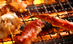 岡山市で和食を個室で楽しめる景虎で提供している焼きタラバ蟹